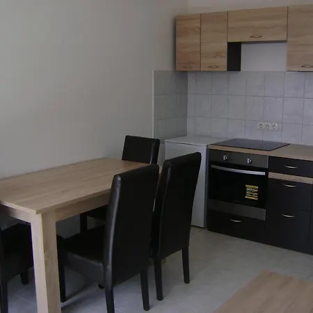 Arnyas Lakopark Apartment