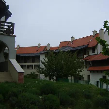 Arnyas Lakopark Apartment